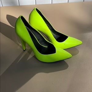 TROUVE NEON YELLOW PUMPS